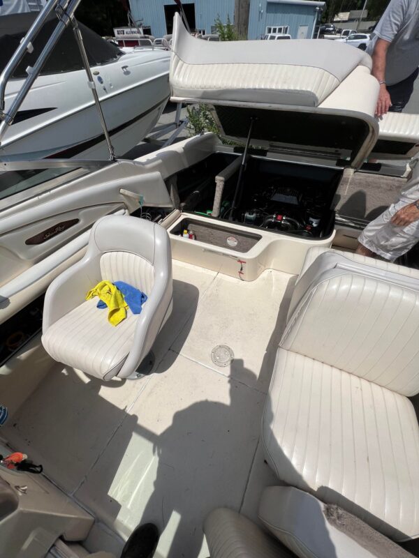 1995 SEA RAY 220 "SIGNATURE SELECT" CUDDY - Image 12