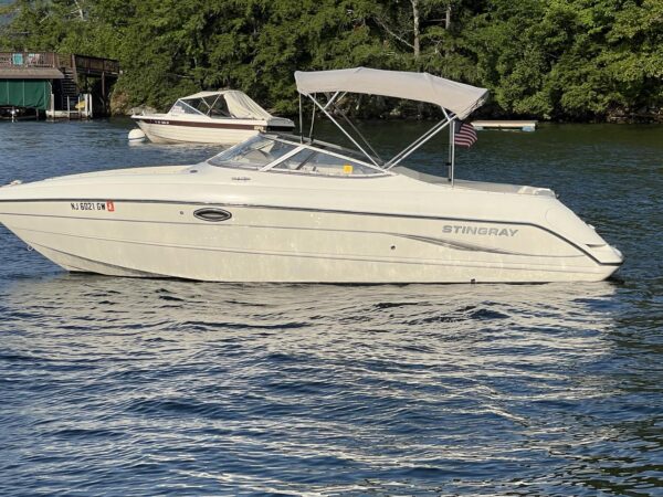 2004 STINRAY 240 LR BOWRIDER - Image 2