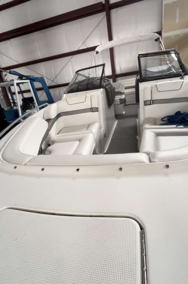 2016 FORMULA 270 BR,,GORGEOUS,,FRESHWATER USE ONLY - Image 4