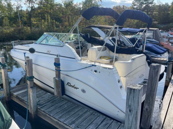 24' RINKER 242 FIESTA-VEE