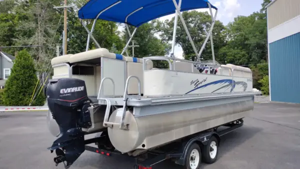 22' BENNINGTON PONTOON BOAT W/ 90 HP EVINRUDE E-TECH