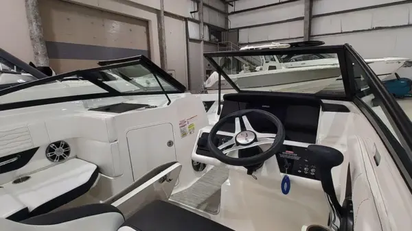 2023 SEA RAY SPX 190 - Image 4
