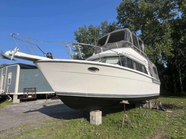 30' CARVER FLYBRIDGE CABIN CRUISER - Image 3