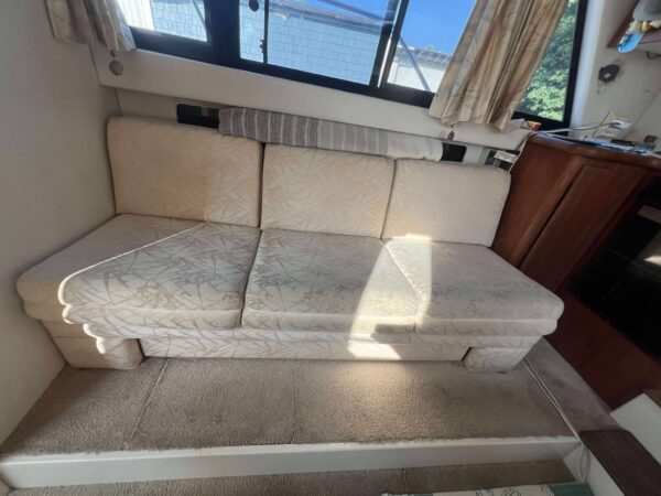 30' CARVER FLYBRIDGE CABIN CRUISER - Image 8