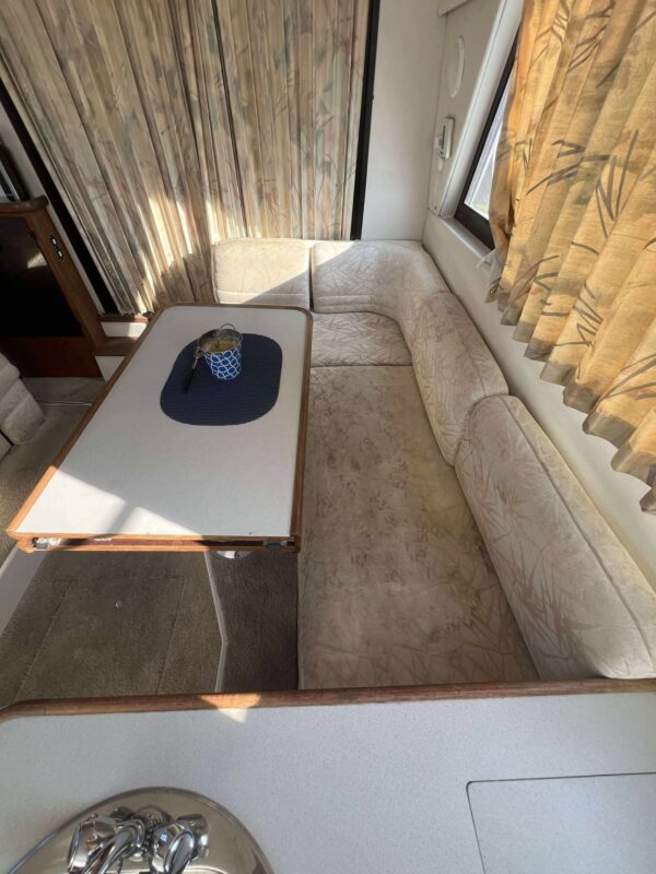 30' CARVER FLYBRIDGE CABIN CRUISER - Image 9