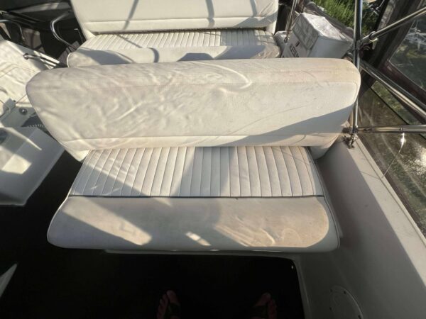 30' CARVER FLYBRIDGE CABIN CRUISER - Image 15