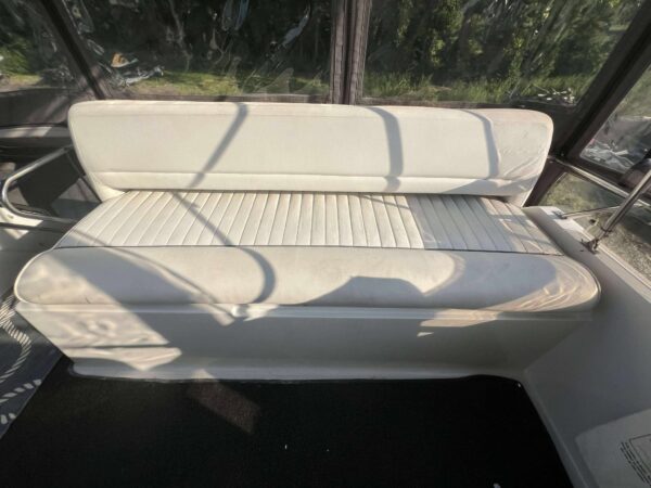 30' CARVER FLYBRIDGE CABIN CRUISER - Image 16