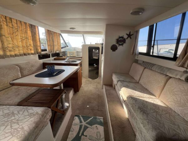 30' CARVER FLYBRIDGE CABIN CRUISER - Image 6