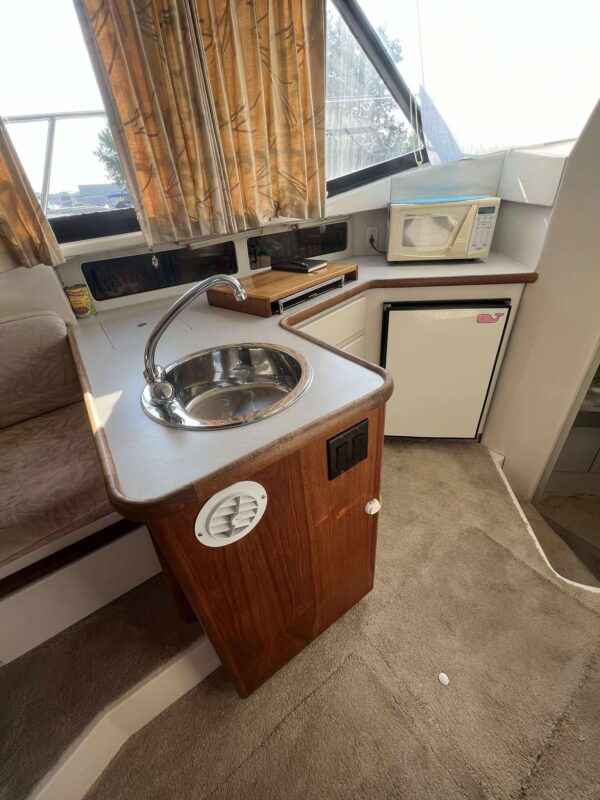 30' CARVER FLYBRIDGE CABIN CRUISER - Image 7