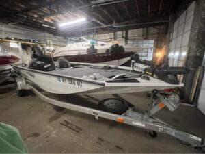 19' YAMAHA G3 "1910 LIMITED EDITION" ALUMINUM BASS BOAT