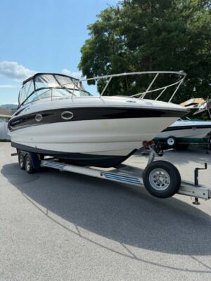 2008 CROWNLINE 250 CR MID-CABIN CRUISER W/ TRAILER